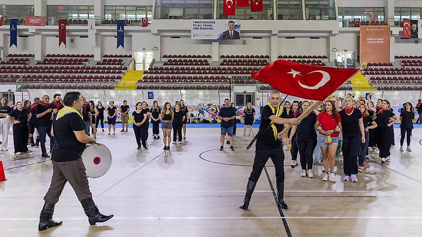 İzmir'de zeybek bilmeyen kalmayacak: Ücretsiz kurs için başvurular başlıyor