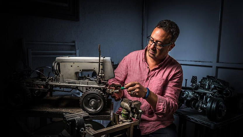 İzmir Menderes'te hurda dikiş makineleri sanat eserine dönüşüyor