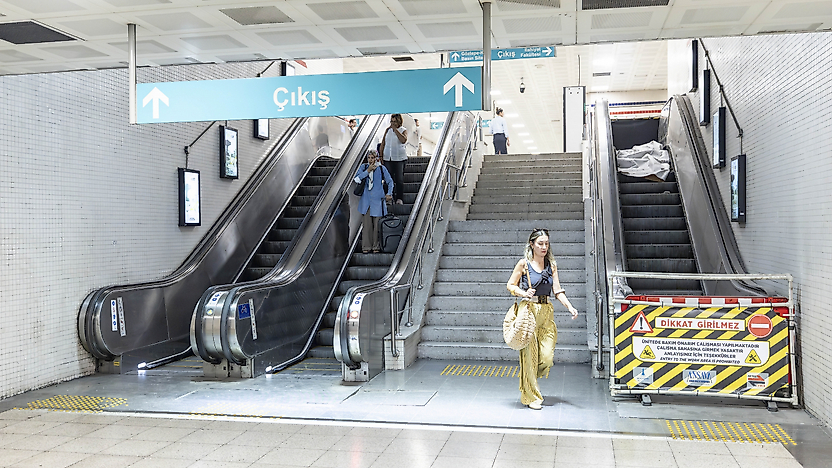 İzmir Metro'nun yürüyen merdiven ve asansörlerine yakın takip