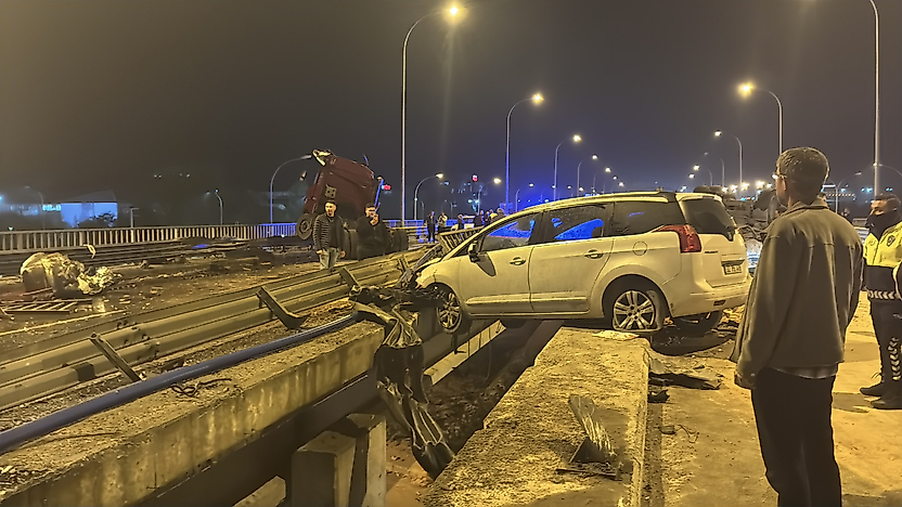 İzmir yolunda zincirleme kaza: 1 ölü, 7 yaralı
