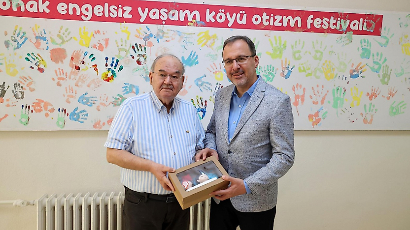 Kasapoğlu: 'Burhan Özfatura İzmir'in hafızasında yaşayacak'