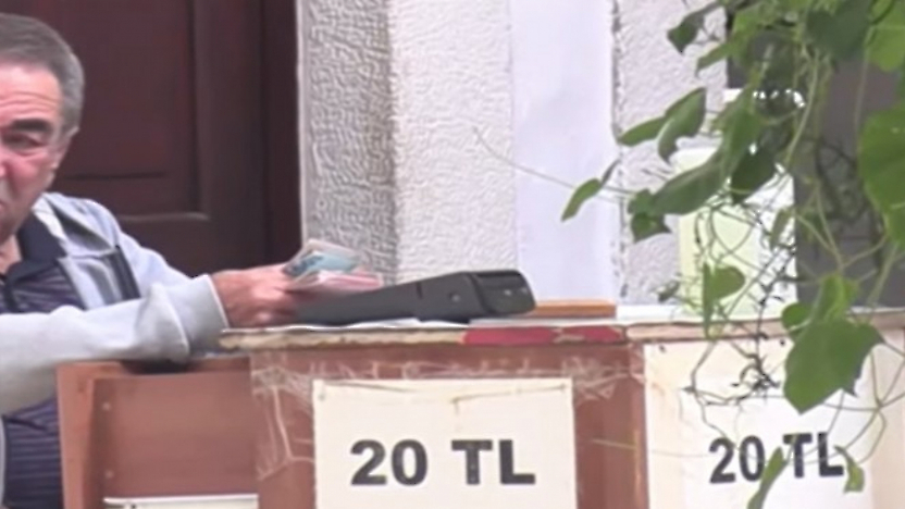 Kemeraltı'nda şaşırtan uygulama: Umumi tuvalet girişine POS cihazı koydular