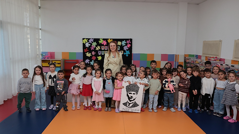 Konak'ta miniklerin yeni dönem heyecanı: Başkan Mutlu Oyun Evleri'ni ziyaret etti