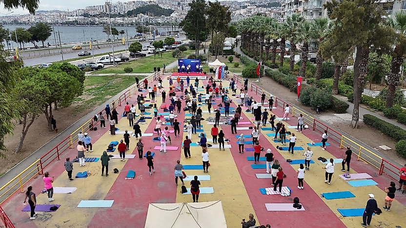 Konaklılar güne yoga ve sporla başladı
