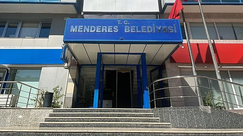 Menderes Belediyesi'ne ikinci dalga: Eski başkanvekili dahil 9 gözaltı
