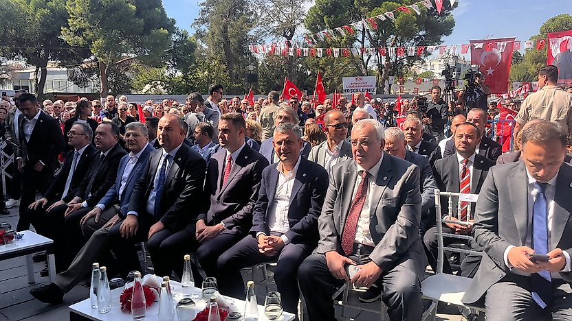 Özgür Özel Bornova'da iktidar mesajı verdi: O seçimi alacağız ve bu iktidarı değiştireceğiz