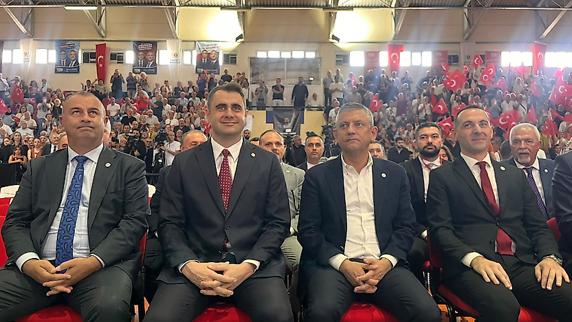 Özgür Özel Gaziemir'de açıkladı: YENİ Parti'nin üye sayısı 723 bine ulaştı