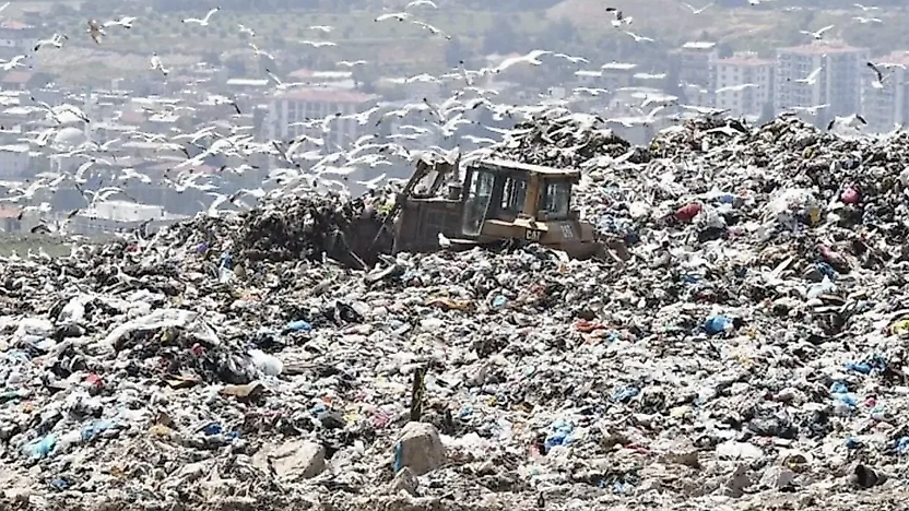 Yıllarca İzmir'in çöp yükünü taşıdı: Harmandalı şimdi hizmet bekliyor