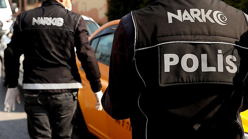 Zehir yetiştirirken yakalandılar... İzmir'de ev bahçesine operasyon