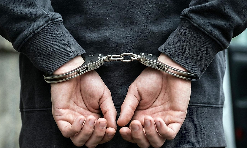 17 yaşındaki alkollü sürücü biri polis 3 kişiyi vurdu