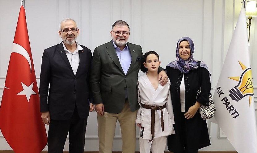 AK Parti İzmir İl Başkanı Bilal Saygılı, milli karateci Selim Erdoğan'ı ağırladı
