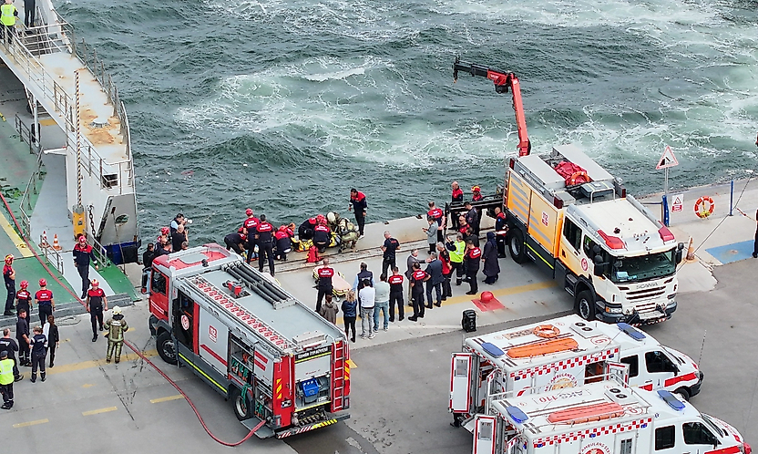 Arabalı yolcu gemisinde yangın tatbikatı: İtfaiye ve dalgıçlar aynı anda müdahale etti