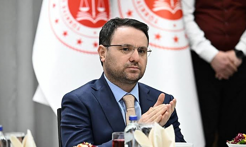 Bakan Gürlek açıkladı: Manisa'daki saldırganın annesi, babası ve dedesi gözaltında!