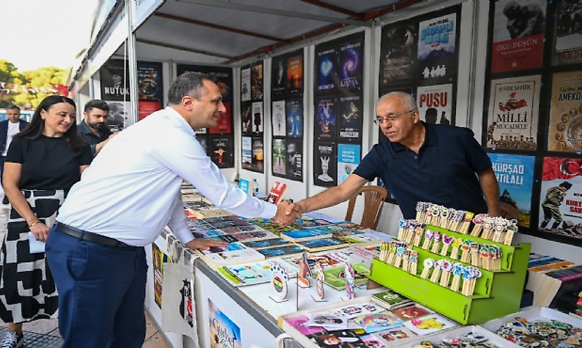 Bornova'da kitap şöleni başladı: 790 bin kitap, 440 yazar