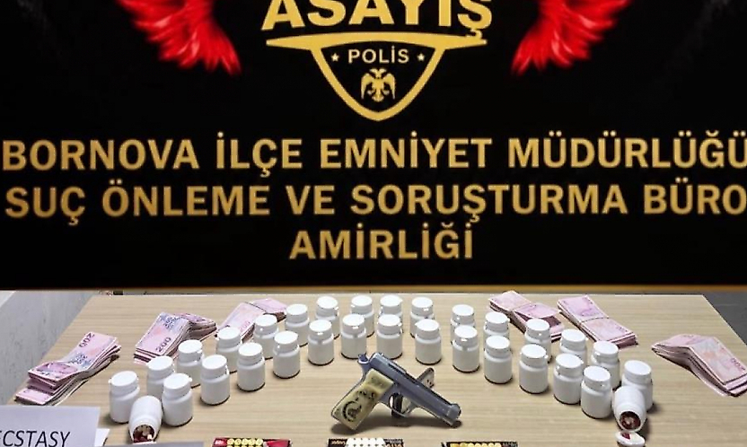 Bornova'da uyuşturucu operasyonu: Binlerce hap ele geçirildi