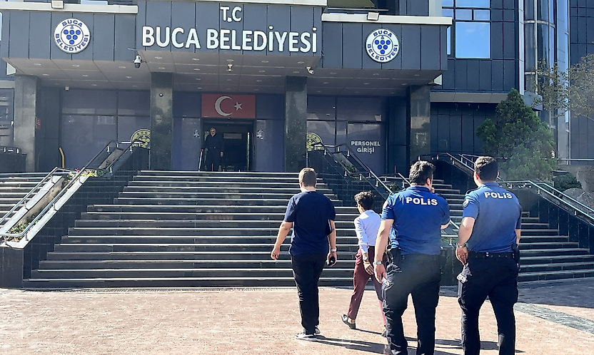 Buca Belediyesi'ne 150 milyon liralık haciz işlemi: İcra ekipleri binada