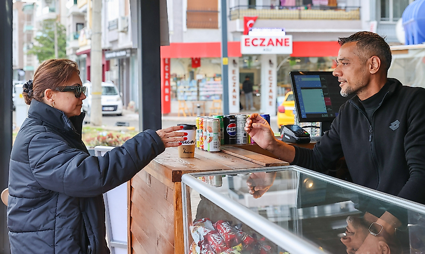 Buca'nın cep dostu kafeleri vatandaşa nefes aldırıyor