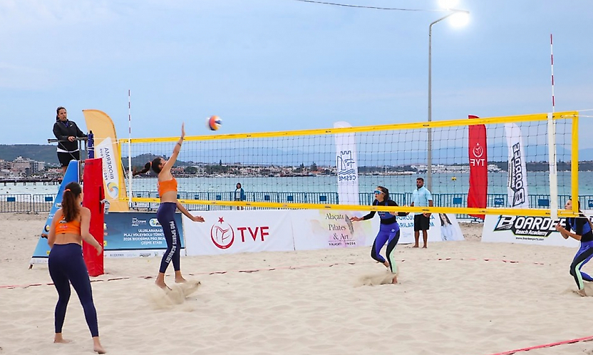 Çeşme'de uluslararası plaj voleybolu heyecanı