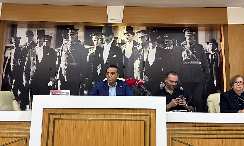Çiğli'de Yıldız'a tepkiler art arda geldi | Koç: Salonda yoğun bir utanç ve öfke var!