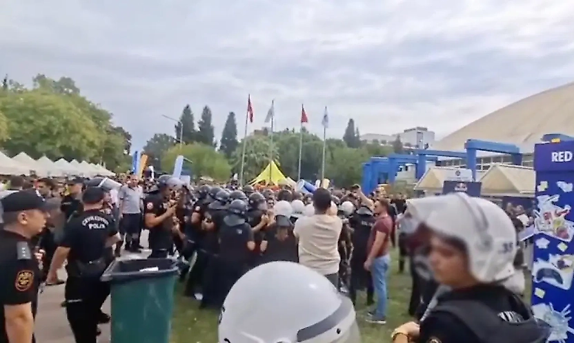 Ege Üniversitesi'nde öğrenci eylemine müdahale: 27 gözaltı