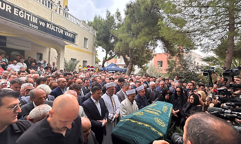 İki dönem İzmir'i yönetmişti: Burhan Özfatura son yolculuğuna uğurlandı