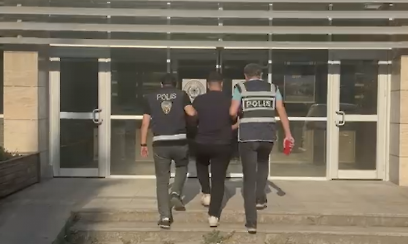 İzmir'de aranan şahıs yakalandı: 23 yıl 6 ay hapis cezası vardı