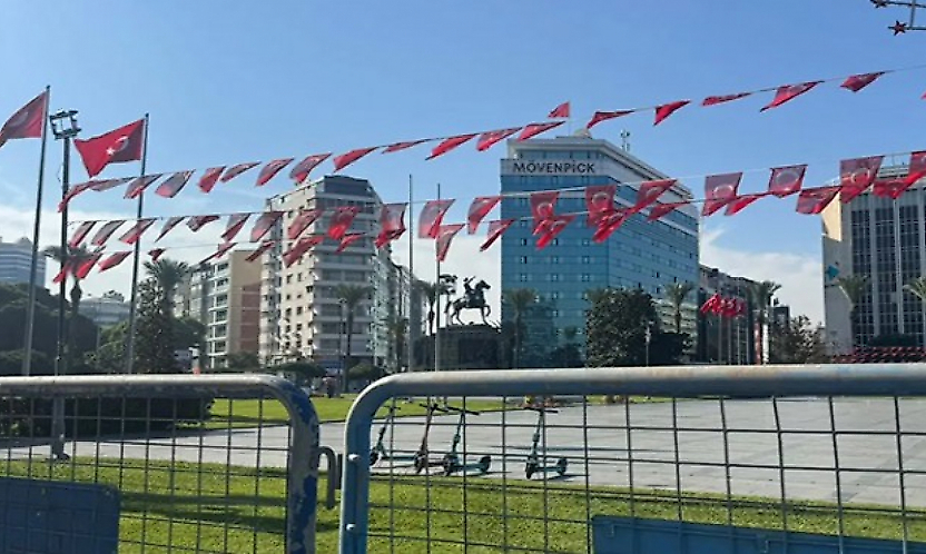 İzmir'de Cemil Tugay protestosu öncesi Cumhuriyet Meydanı kapatıldı