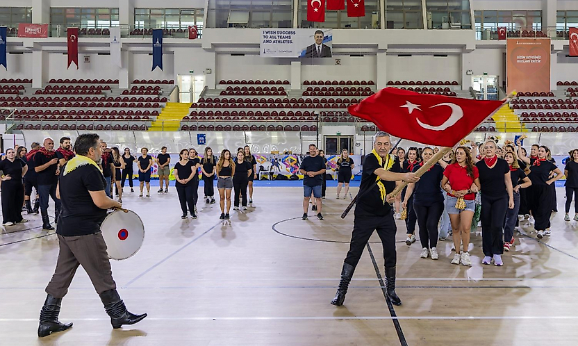 İzmir'de zeybek bilmeyen kalmayacak: Ücretsiz kurs için başvurular başlıyor