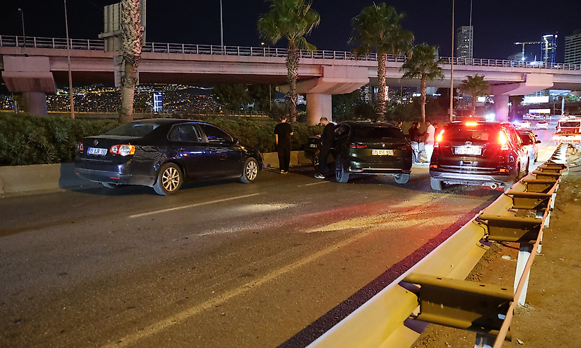 İzmir'de zincirleme kaza: 7 otomobil ve 1 motosiklet birbirine girdi
