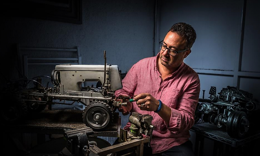 İzmir Menderes'te hurda dikiş makineleri sanat eserine dönüşüyor