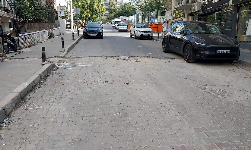 Kazılıp unutulan yola 'cana kast' tepkisi: Mahalleli isyan etti!