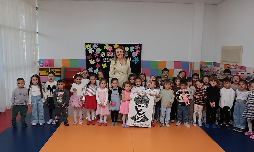 Konak'ta miniklerin yeni dönem heyecanı: Başkan Mutlu Oyun Evleri'ni ziyaret etti