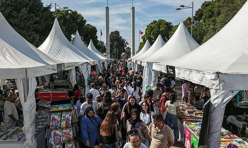 Kültürpark'ta kitap ve yazar buluşmaları sürüyor