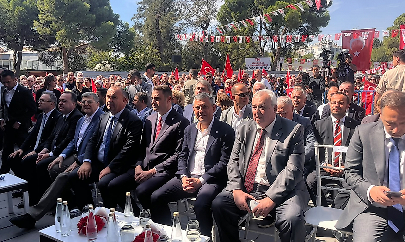 Özgür Özel Bornova'da iktidar mesajı verdi: O seçimi alacağız ve bu iktidarı değiştireceğiz