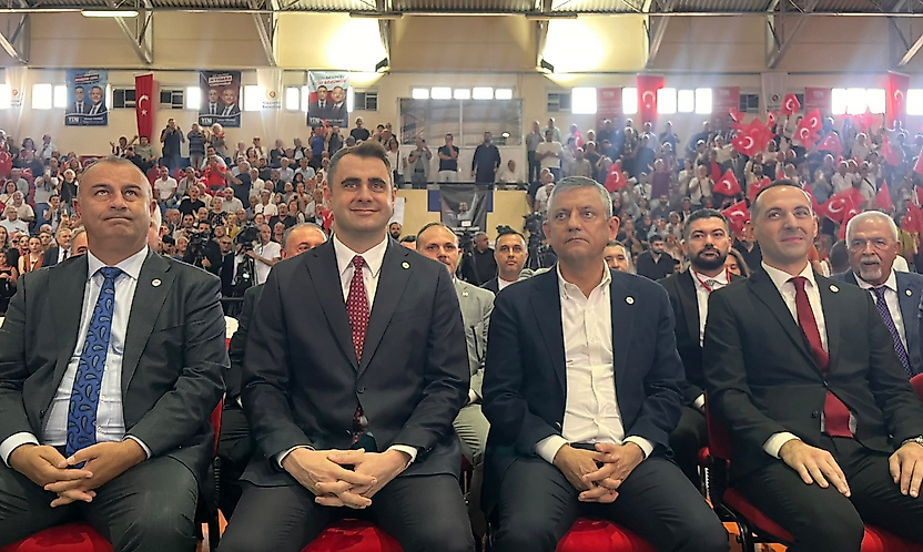 Özgür Özel Gaziemir'de açıkladı: YENİ Parti'nin üye sayısı 723 bine ulaştı