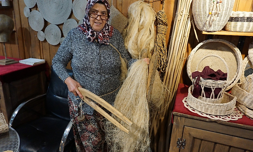 Tire'de asırlık urgancılık Raife Usta'nın ellerinde yaşamaya devam ediyor