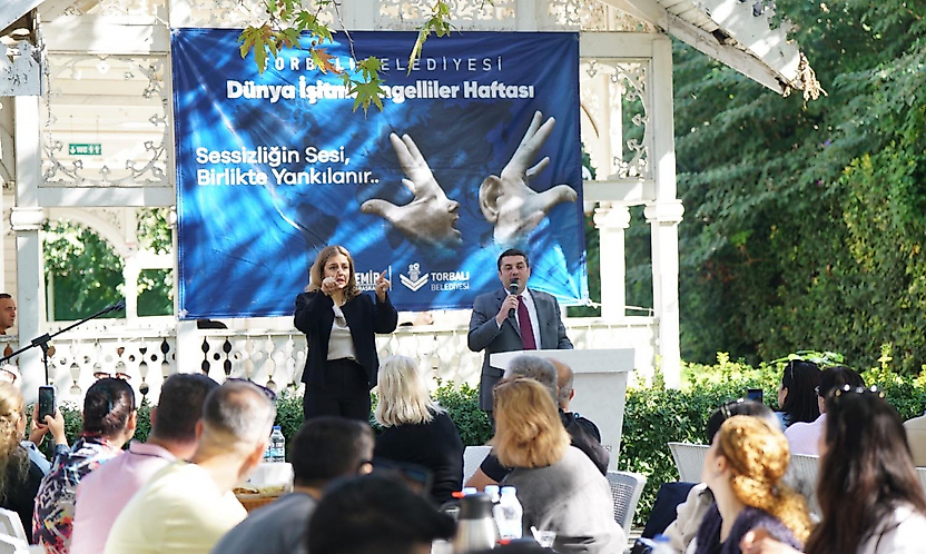 Torbalı'da işitme engelliler buluştu: Taleplerini Başkan Demir'e anlattılar
