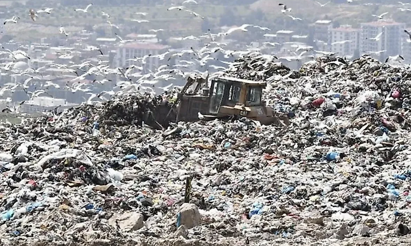 Yıllarca İzmir'in çöp yükünü taşıdı: Harmandalı şimdi hizmet bekliyor