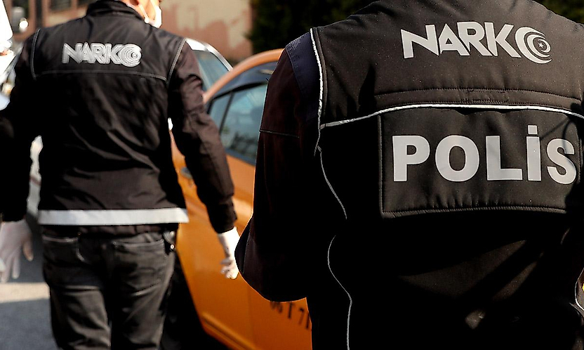 Zehir yetiştirirken yakalandılar... İzmir'de ev bahçesine operasyon