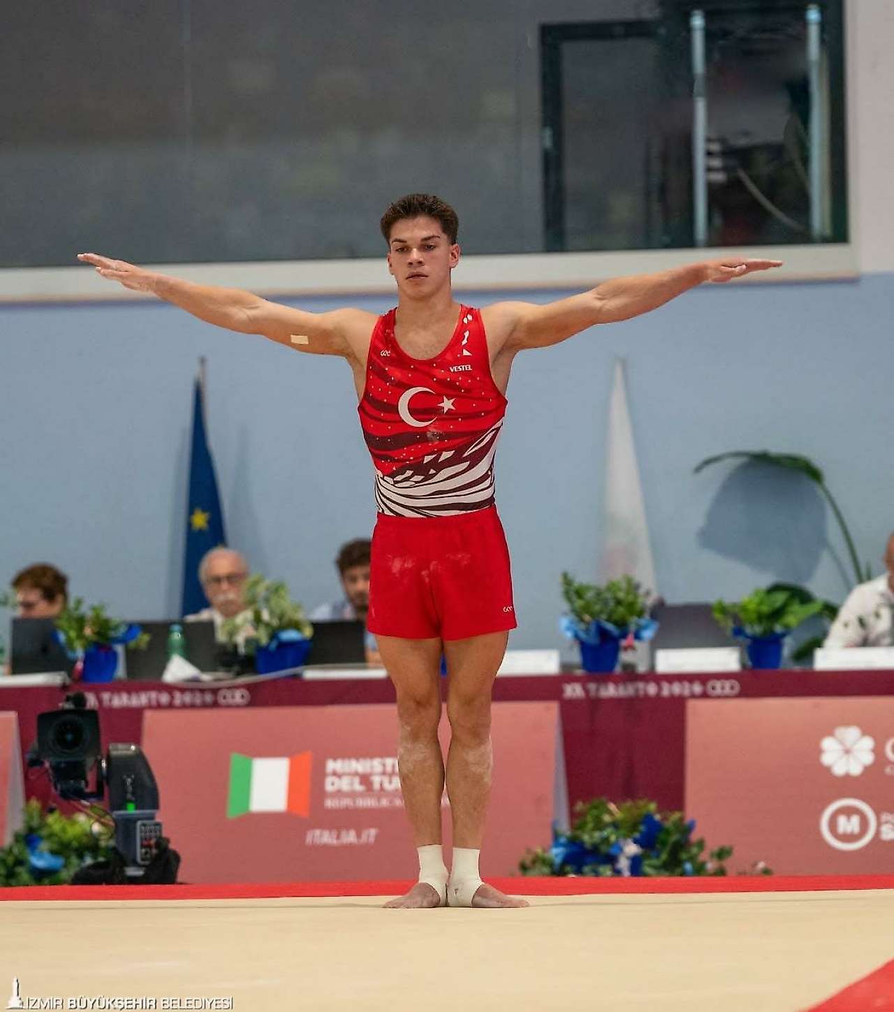 İki altınla İzmir'e döndü: Şimdi hedef olimpiyat kürsüsü