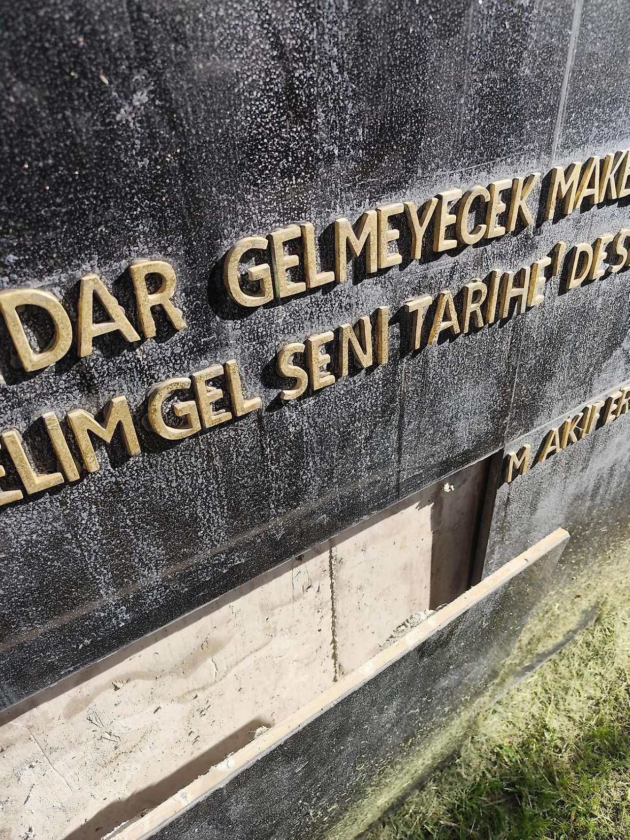 Buca Meclisi'nde Şehitler Parkı ve Atatürk maskı tartışması