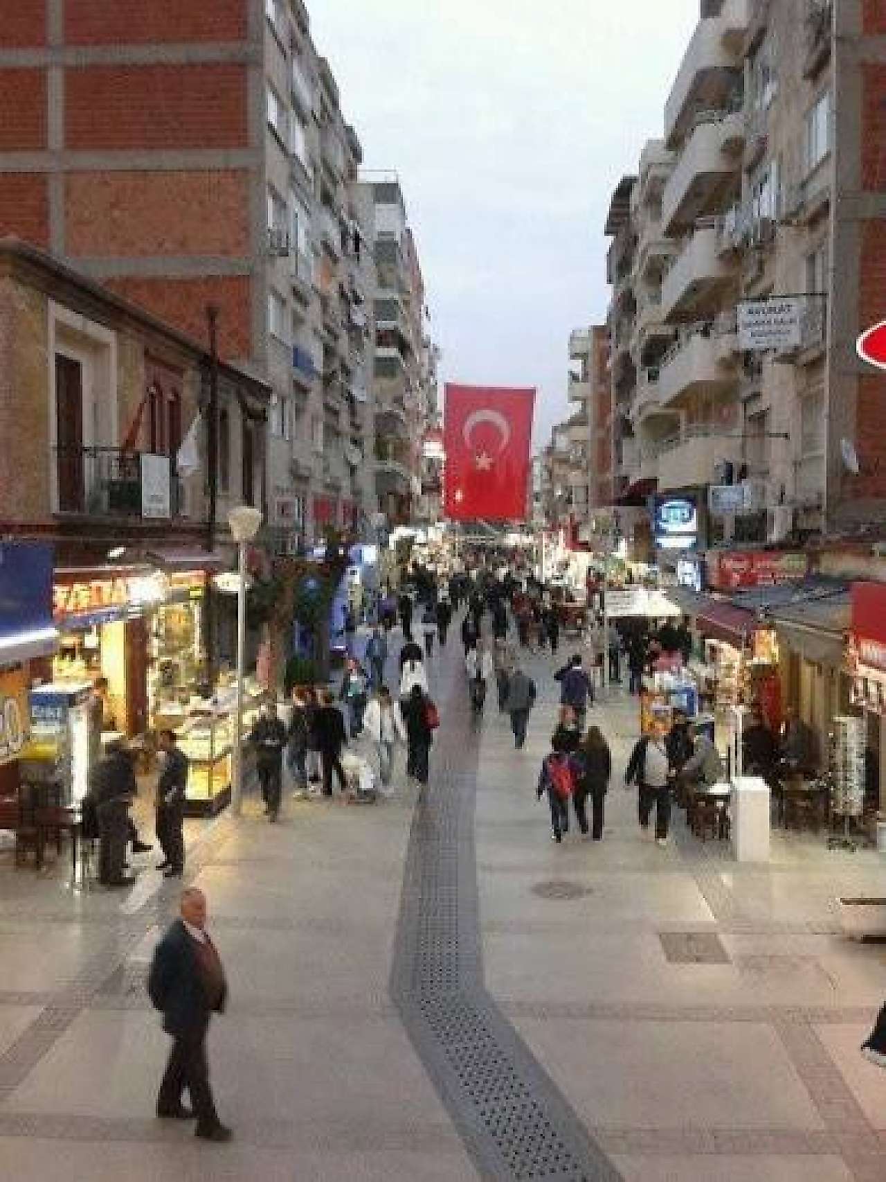 Bayraklı'da Hafta Sonu Ne Yapılır? İşte İlçede Gezilecek Yerler ve Aktiviteler