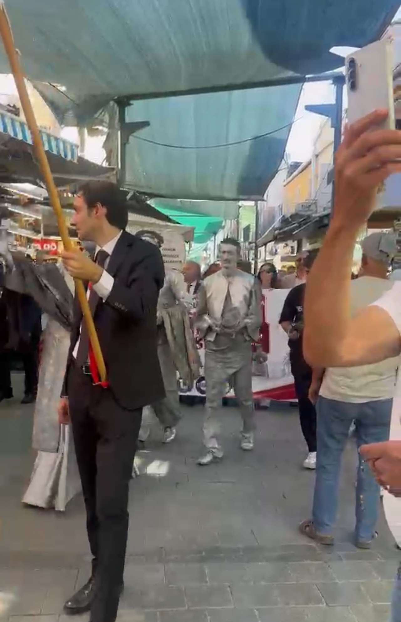 Ahilik Haftası'nda Kemeraltı esnafından tepki: Esnaf kirasını ödeyemiyor, esnaf başkanı nerede?