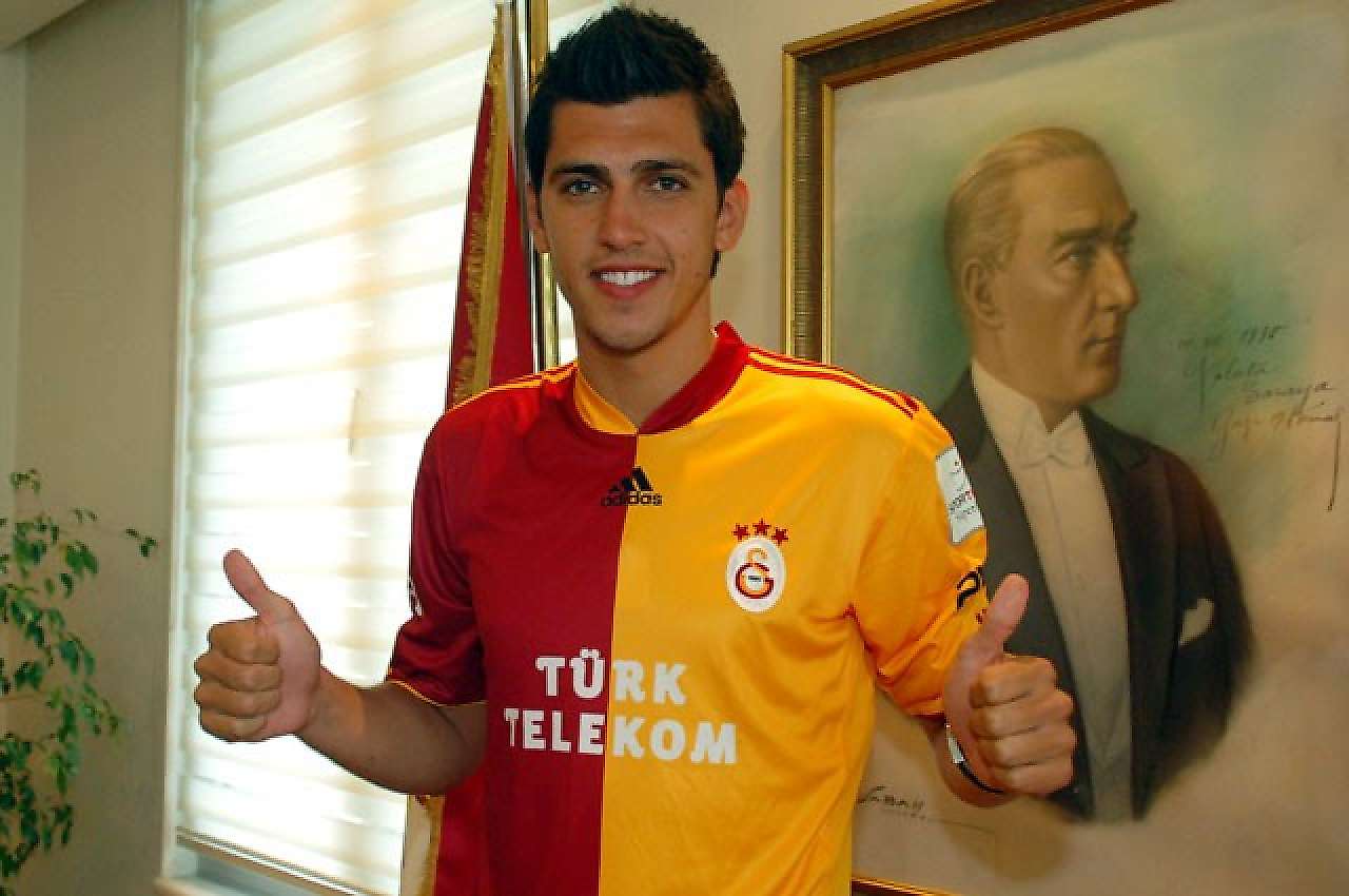 Altay'ın tecrübeli ismi Ceyhun Gülselam futbolu bıraktı