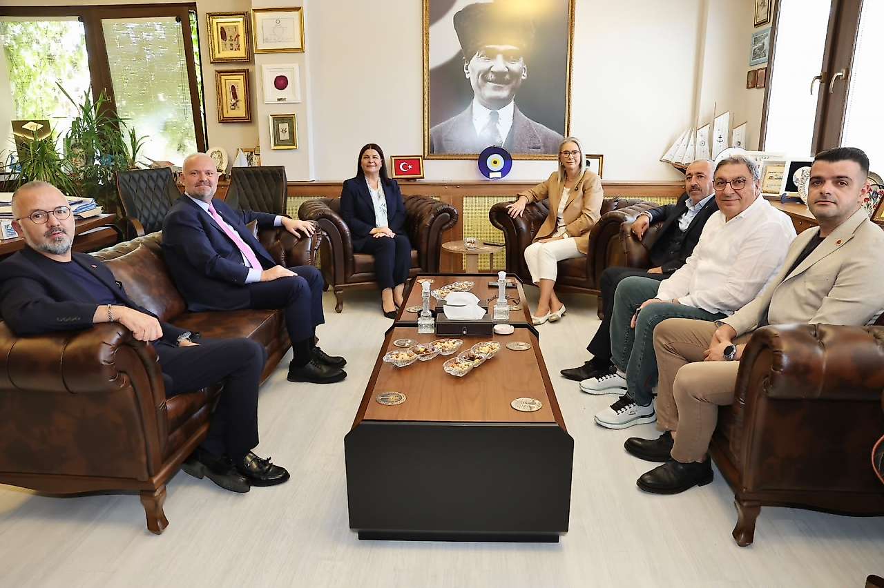 AK Parti'ye geçen Saniye Bora Fıçı'ya Çankırı'dan destek ziyareti