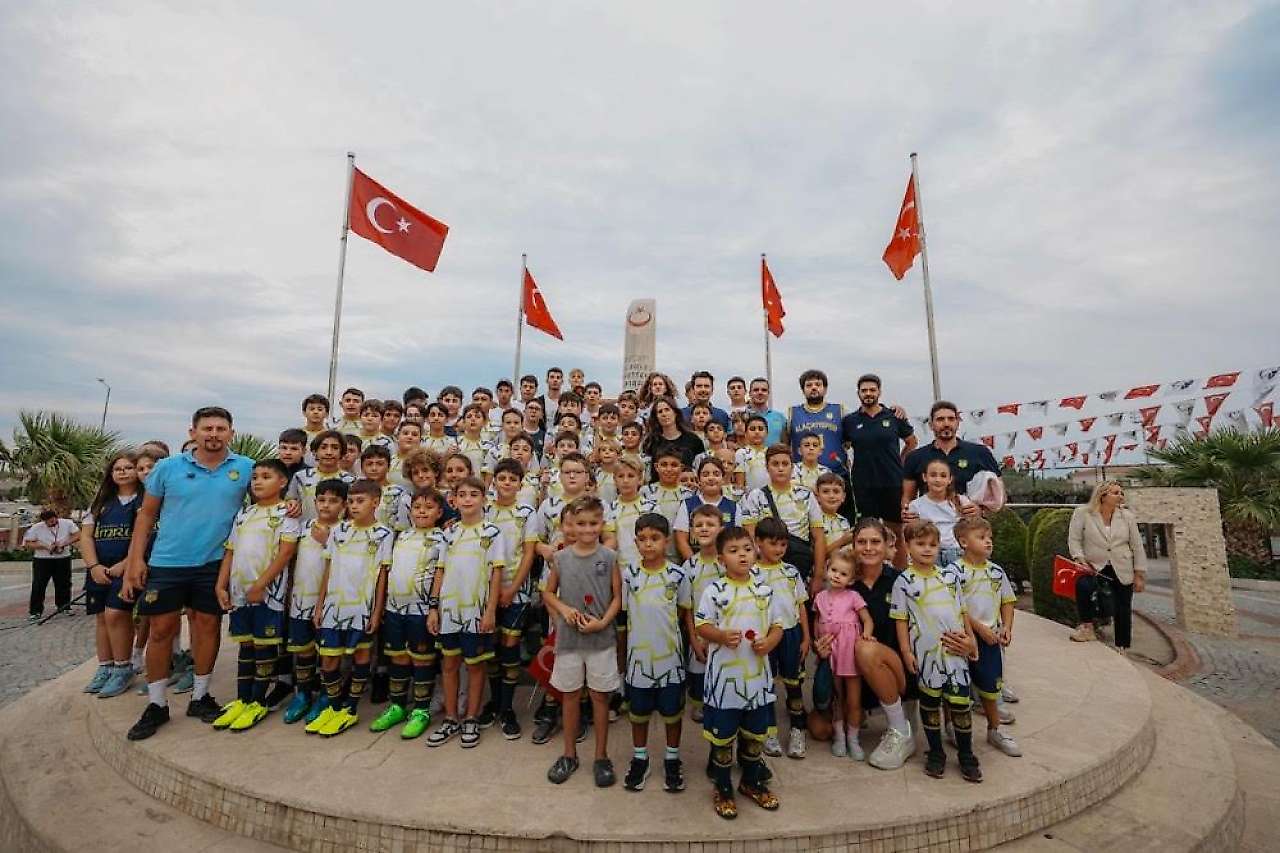 Alaçatı'nın kurtuluşunun 104. yılı törenlerle kutlandı
