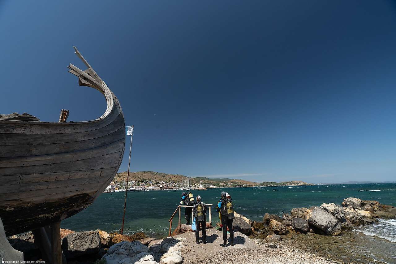 Urla Liman Tepe'de 5 bin yıllık keşif: Taş kanallı sistem bulundu