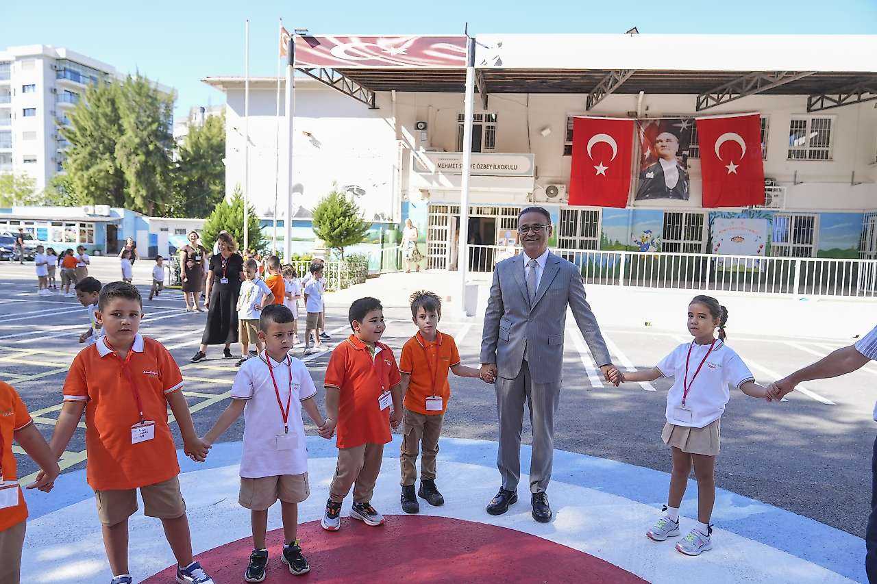 İzmir'de uyum haftası sürüyor: İlk ders oyun oldu