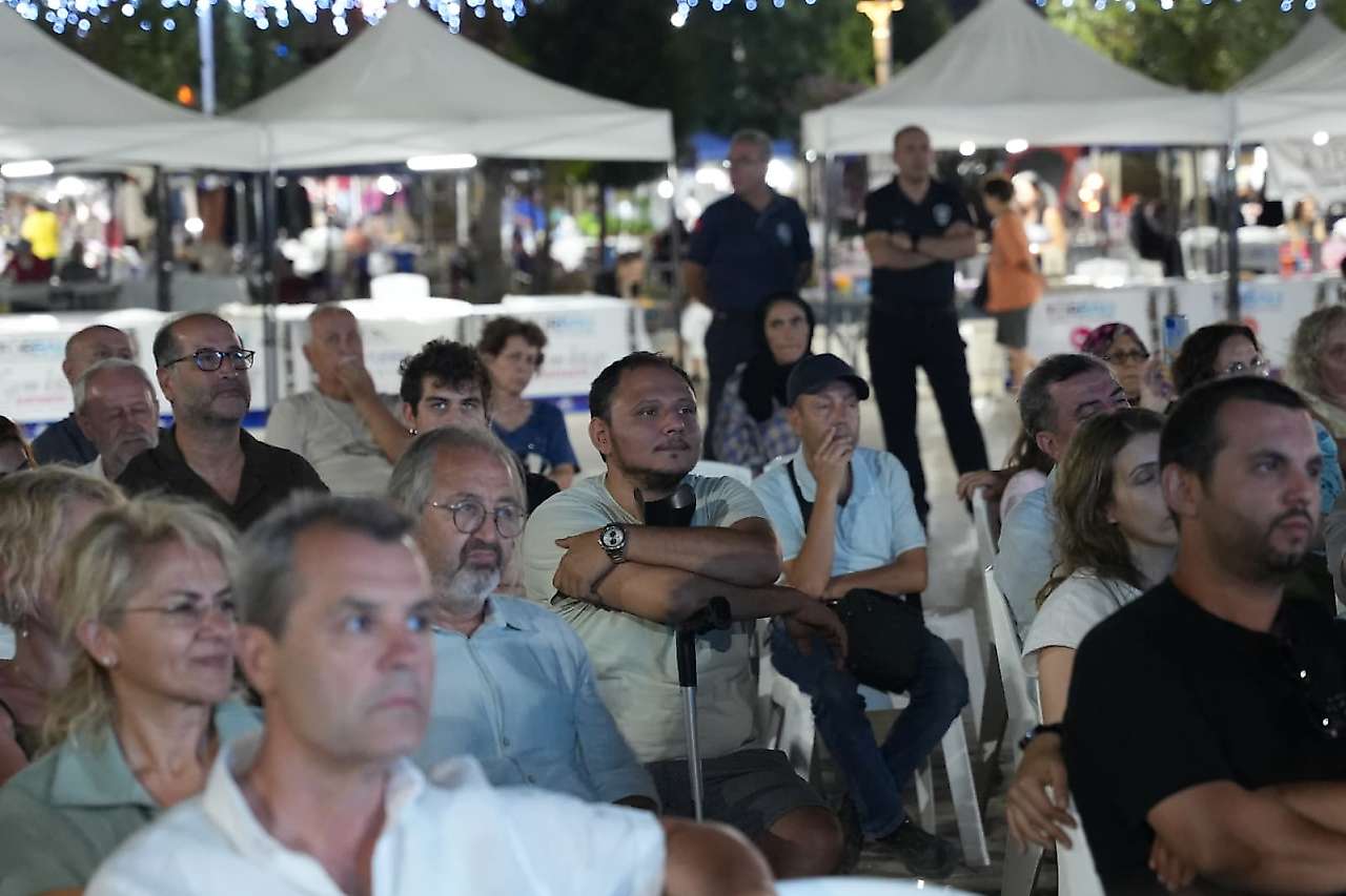 Torbalı Güz Kitap Günleri kapılarını açtı: Emre Kongar ilk gün okurlarla buluştu