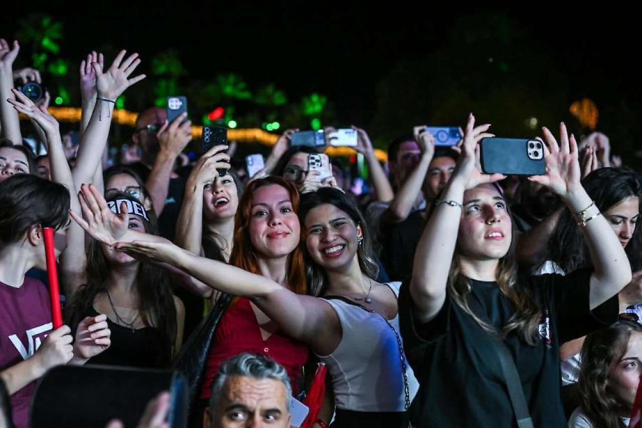 İEF'de unutulmaz gece: Model ve Çok Güzel Hareketler 2 buluşması